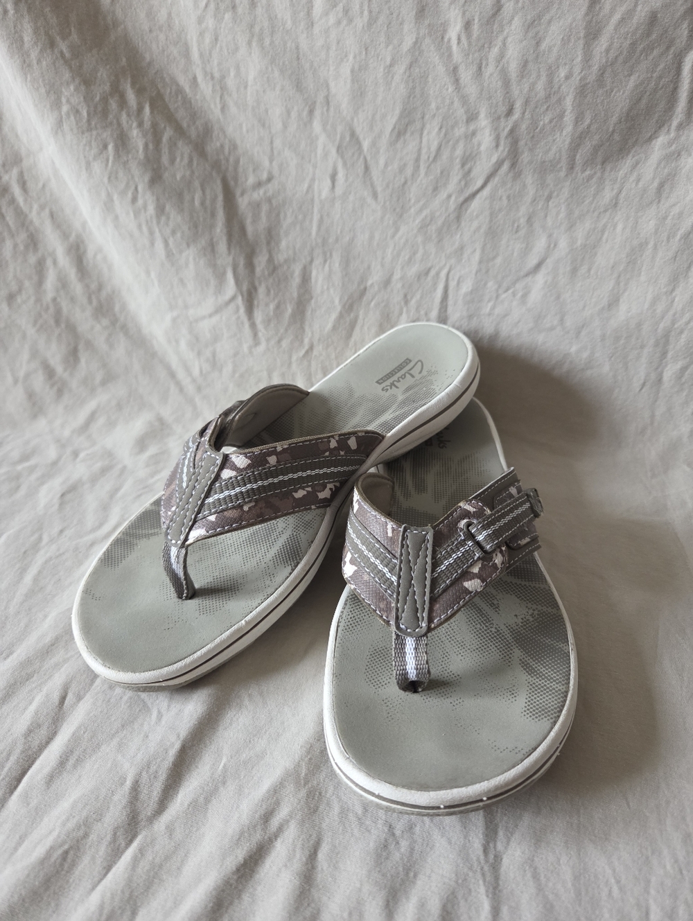 Clarks Brinkley Jazz Flip Flop in Sage